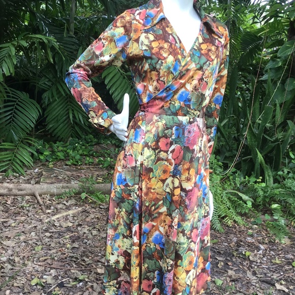 Vintage 70s wrap around Dress - Picture 3 of 8
